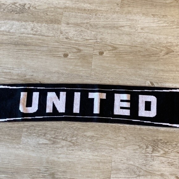 NWOT UNITED BEAVERTON OREGON  UNISEX SOCCER SCARF - Picture 3 of 10
